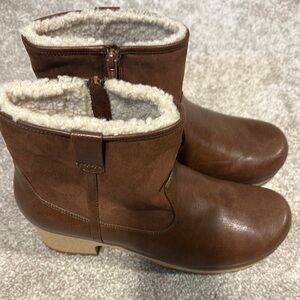 Universal Thread Brown Winter Boots with Plush Lining